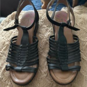 Comfortiva fisherman sandals